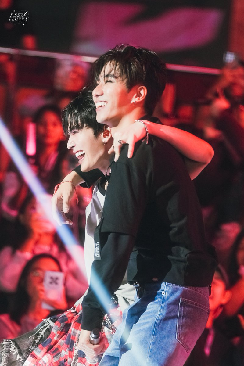 psiluvvu's tweet image. 150226: 

เซตสุดท้ายของรูปนี้ ภูมิใจในทั้งสองคนมากๆ♥️✨

PERTH NO RULES  
JASPER FINAL COMBUSTION

#RISERCONSERTD3
#PerthSanta #เพิร์ธแซนต้า 
@perthppe @Ppsanta