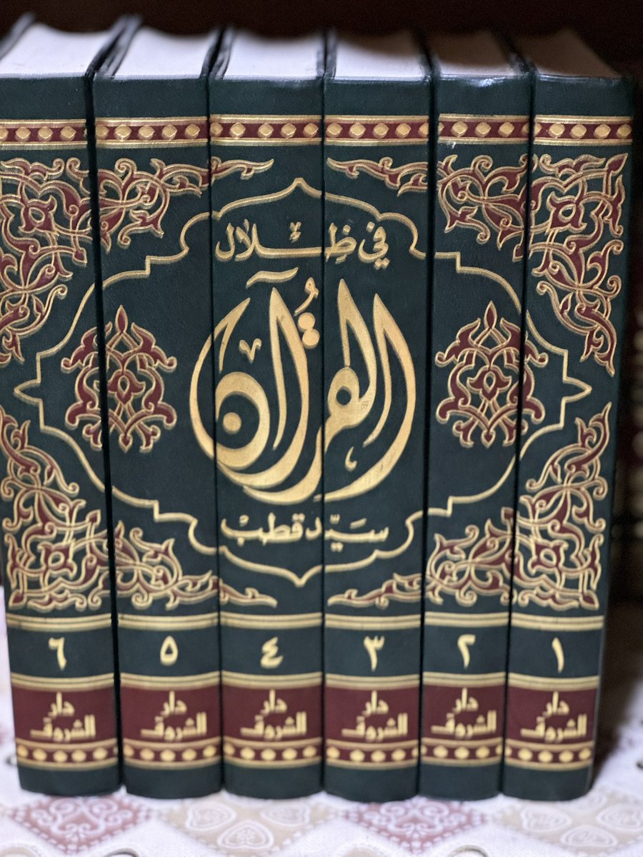 هالكتاب الجميل راح يروح هدية بسحب عليه يوم السبت باذن الله الشروط:

١/ متابعة الحساب 
٢/ اعادة تغريد 🔁

وبالتوفيق للجميع..