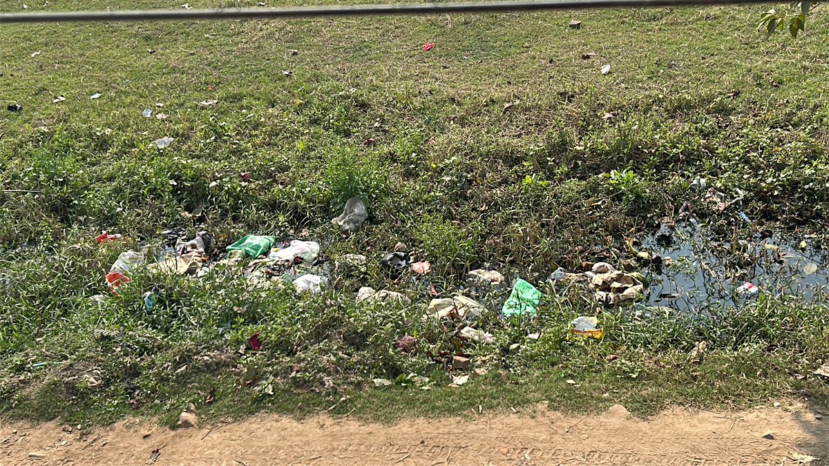 Saurav_pirate's tweet image. A simple request for basic civic sense, ignored.
@Mission_swachta @NitishKumar 

#CivicIssues #patna #GarbageProblem #Waterlogging #Accountability #PublicHealth