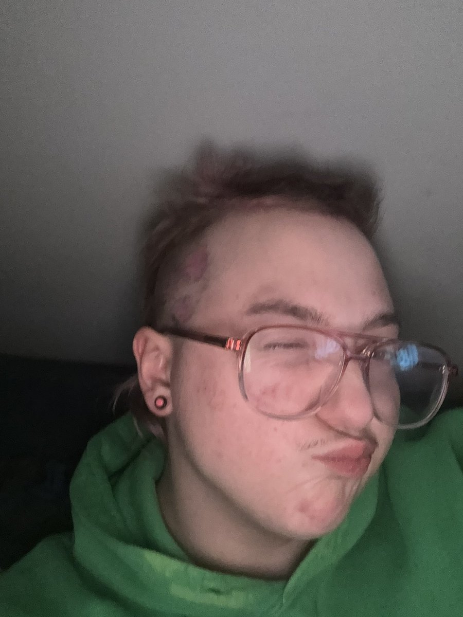 bierberfever420's tweet photo. My life is falling apart and I can tell bc I’m getting back into astrology but i still love myself and think im adorable #boypd https://t.co/aBChdTdAjg