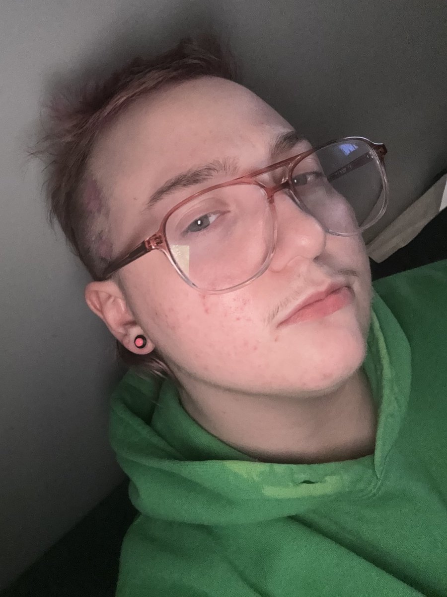 bierberfever420's tweet photo. My life is falling apart and I can tell bc I’m getting back into astrology but i still love myself and think im adorable #boypd https://t.co/aBChdTdAjg