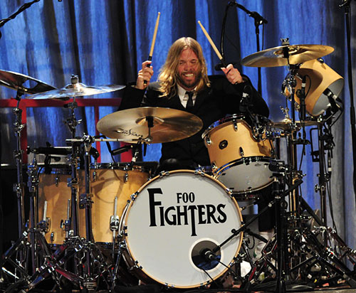 Un día como hoy 17 de Febrero, en la Historia del Rock, pero de 1972.

Nace Taylor Hawkins (Oliver Taylor Hawkins), baterista de <a href="/foofighters/">Foo Fighters</a>. En Forth Worth, Texas, Estados Unidos.