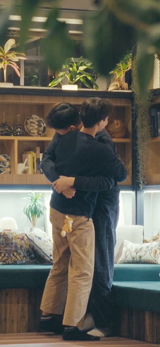 u just know they were smiling through that hug

#TheBoyfriendSeason2 #TheBoyfriendS2
