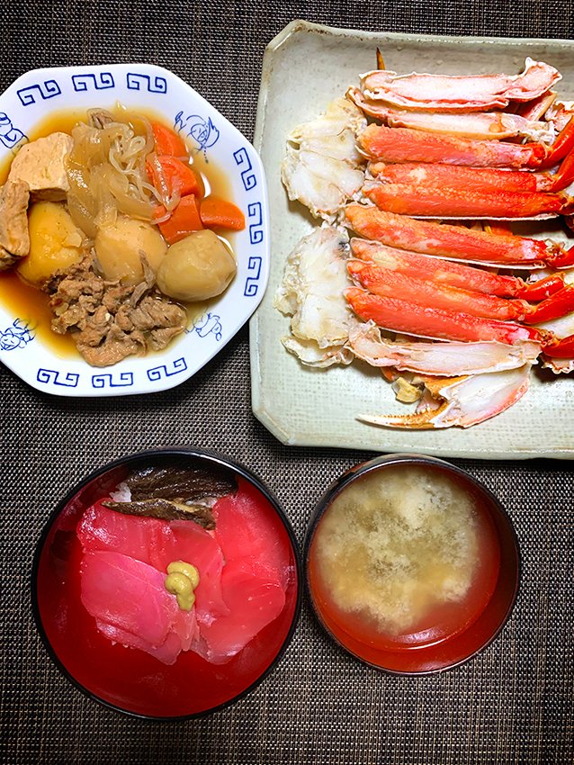 pecobro's tweet image. 時が止まったのか？
安らかだ

子供が小さな時は
目が離せず忙しかった

見境なく
心配の種を
まき散らす子供

そんな子供も大きくなり
僕の手を離れた

やるべきことはない
少し淋しくもある

なんて

感傷に浸るなんて
とんでもない

心配の種を
依然僕にまき散らす子供

もう春だから？

昨日はカニ