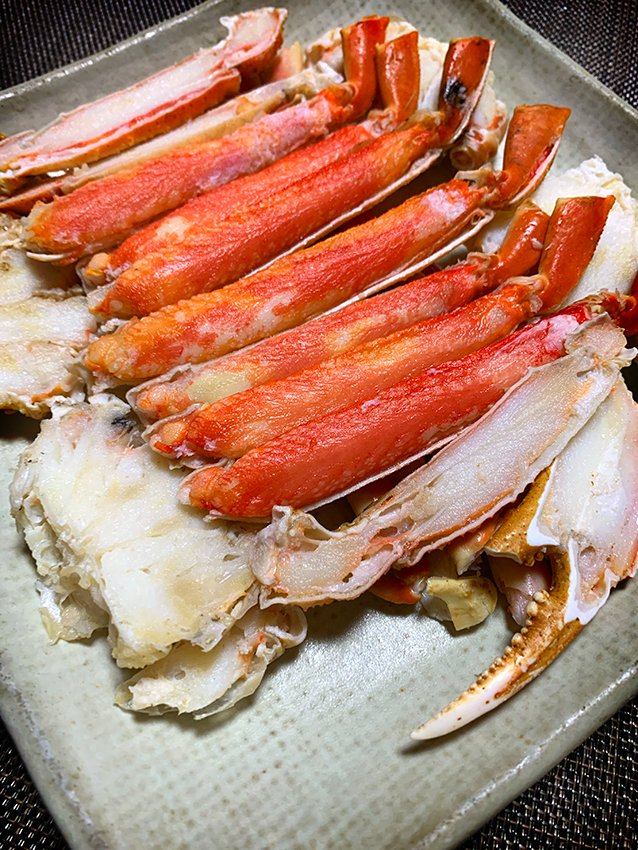 pecobro's tweet image. 時が止まったのか？
安らかだ

子供が小さな時は
目が離せず忙しかった

見境なく
心配の種を
まき散らす子供

そんな子供も大きくなり
僕の手を離れた

やるべきことはない
少し淋しくもある

なんて

感傷に浸るなんて
とんでもない

心配の種を
依然僕にまき散らす子供

もう春だから？

昨日はカニ