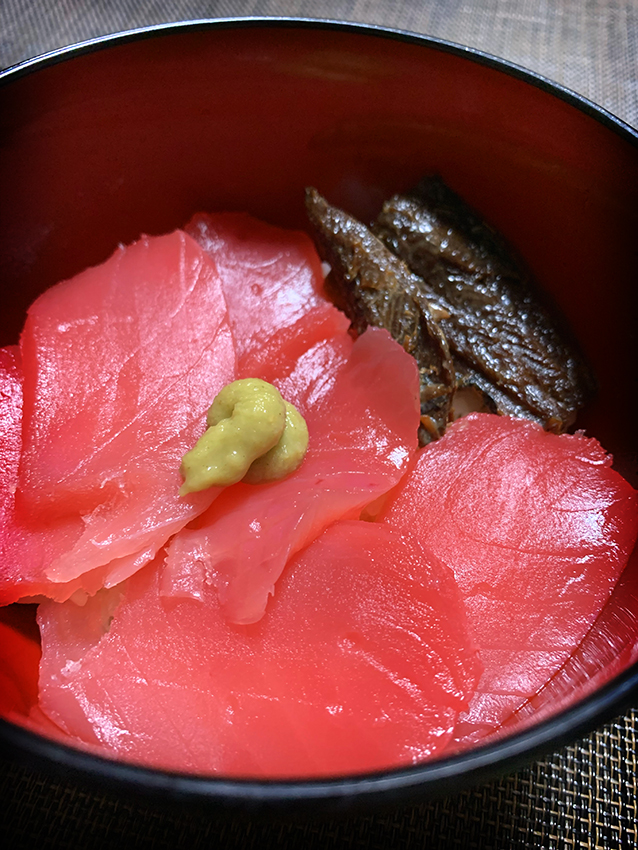 pecobro's tweet image. 時が止まったのか？
安らかだ

子供が小さな時は
目が離せず忙しかった

見境なく
心配の種を
まき散らす子供

そんな子供も大きくなり
僕の手を離れた

やるべきことはない
少し淋しくもある

なんて

感傷に浸るなんて
とんでもない

心配の種を
依然僕にまき散らす子供

もう春だから？

昨日はカニ