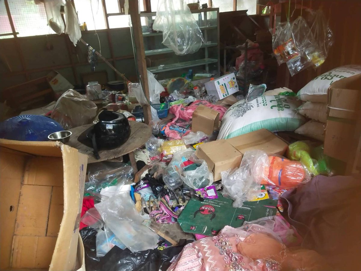 IrrawaddyNews's tweet photo. Junta troops looted and torched the houses of KNU-appointed administrators in Theinzayat town in Mon State’s Kyaikto Township after clashing with KNU troops on Sunday, locals said. (Photo: Locals displaced in Kyaikto on Feb. 9, 2026 / KNU) #WhatsHappeningInMyanmar https://t.co/eIpYjaaxie
