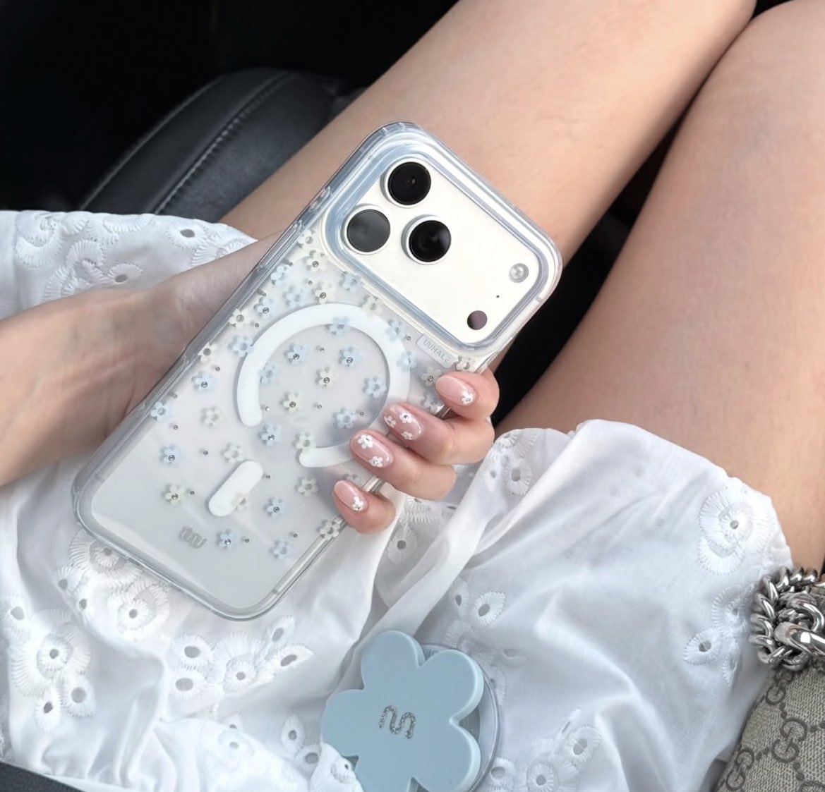 แนะนำเคสโทรศัพท์ให้ด้วยย เป็นคอลใหม่ ดีไซน์น่ารักสุบบๆ🛋️👋🏻 เป็นเคสที่คุณภาพดีด้วยย ของแบรนด์ไทยคั้บบ🎀🌟💭