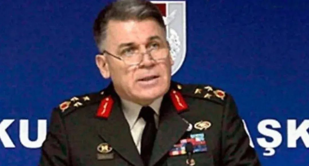 Eski Genelkurmay İstihbarat Başkanı Org.İsmail Hakkı Pekin:
“İsrail’den kiraladığımız HERON’u İsrailli bir operatör uçuruyordu. Hafta sonları ise evine gidiyordu. Yani hafta sonları çalışmıyorduk.”
Nereden nereye? 
Tayyip Erdoğan'ın NE KADAR BÜYÜK BİR LİDER OLDUĞUNU GÖRÜN!!!