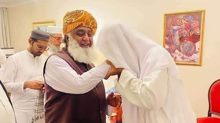 پیغام دینا چاہتا ہو کہ تم قران و سنت کے خلاف قانون سازی کروگے تو ہم نہیں مانیں گے،
جتنی تمہاری برائی ہوگی اتنا ہی ہمارا ردعمل آئے گا،جیل بہت معمولی چیز ہے،پھانسی بہت معمولی چیز ہے،اس سے آگے کوئی چیز ہو تو قبول کریں گے،ہمارا موقف بہت واضح ہے ،ایسی قانون کی پیروی مت کرو!