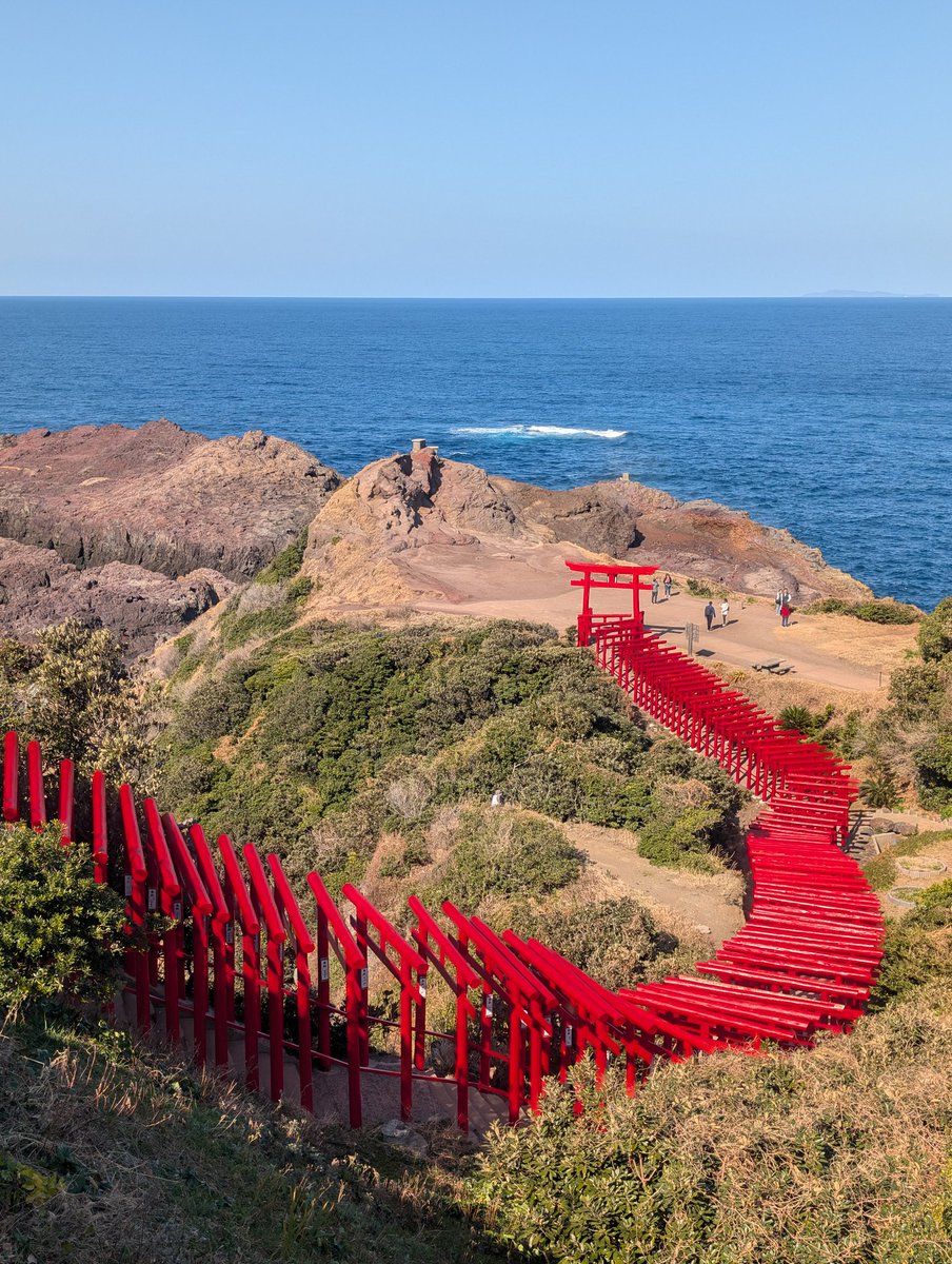 元乃隅神社参拝。
千本鳥居が有名すぎて本殿が海側だと思ったら陸側にあった。