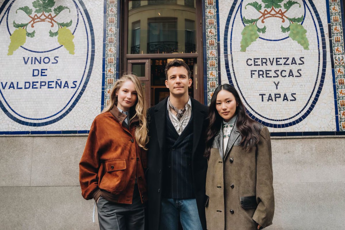 LadyInSilverB's tweet photo. More of Yerin, Luke and Hannah in Madrid. https://t.co/TlHjuGja3S