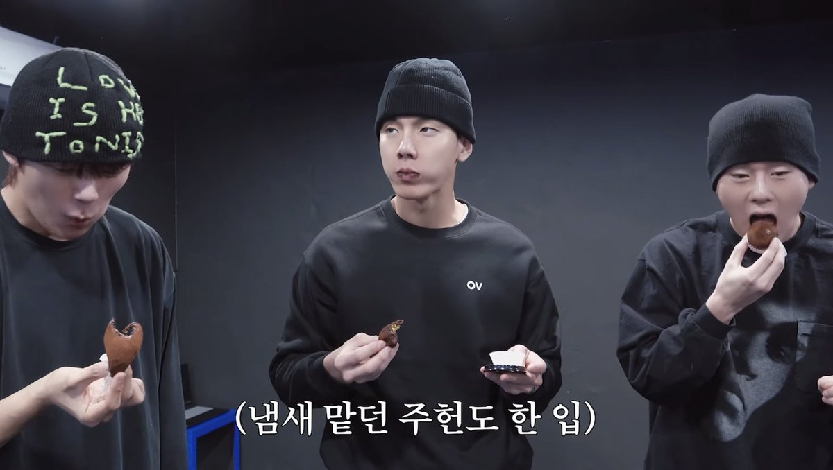 하루 tweet media