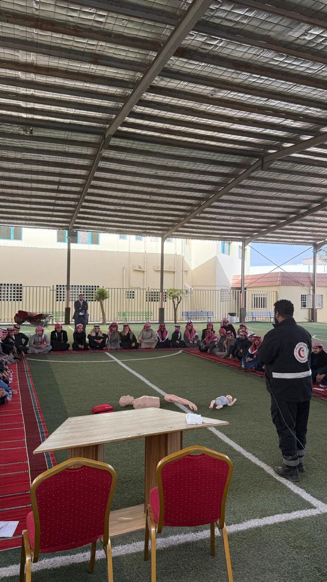 Tabuk_Priv_high's tweet photo. حرصاً على رفع درجة الوعي لدى المجتمع المدرسي أقيمت دورة تدريبية بعنوان "المسعف المدرسي" بالتعاون مع #هيئة_الهلال_الأحمر_السعودي ، بهدف تعزيز ثقافة الإسعافات الأولية وتنمية مهارات الاستجابة للحالات الطارئة لدى طلاب #ثانوية_تبوك_الأهلية 

#تعليم_تبوك https://t.co/cdIwU6kUxR