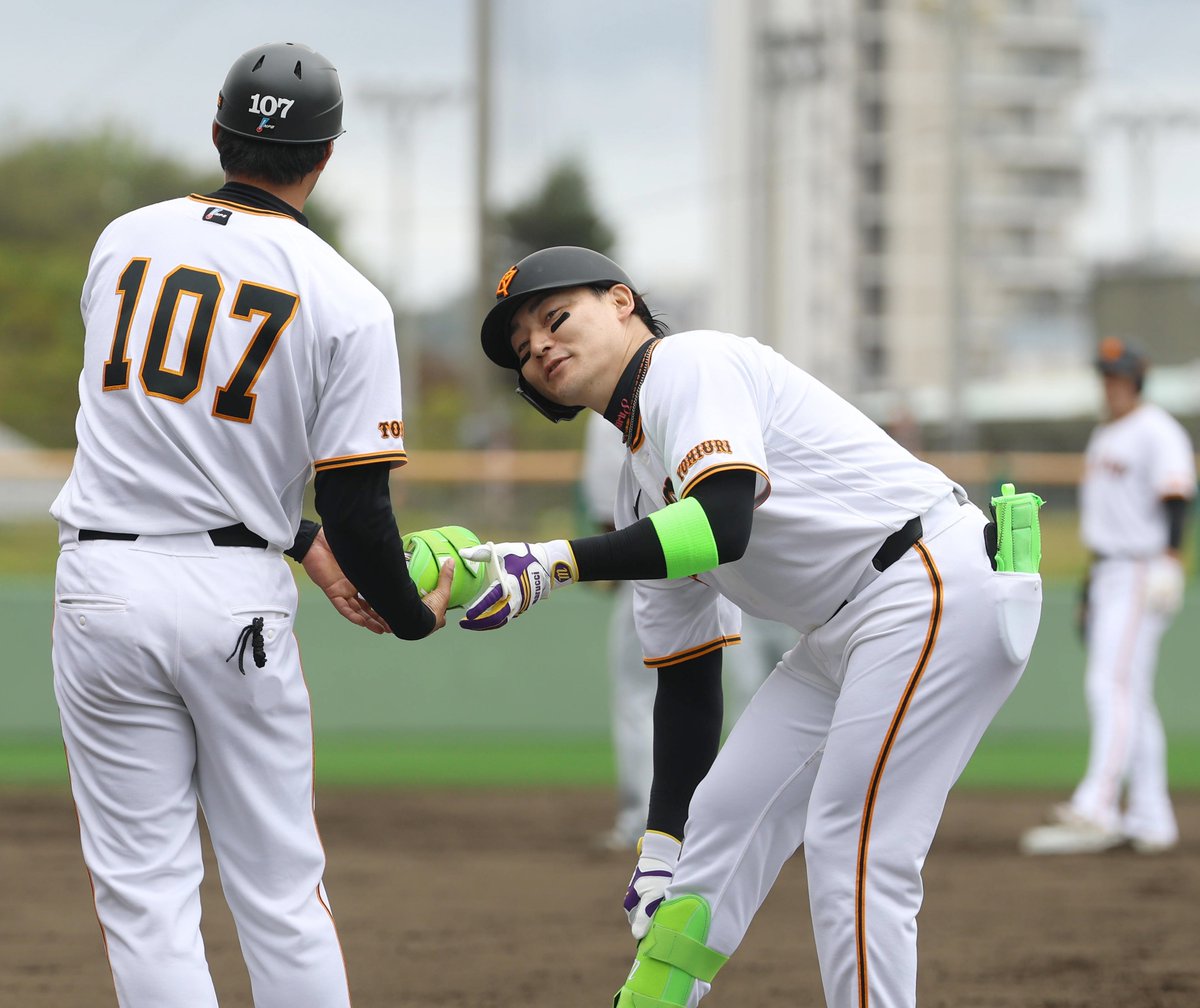 野球 【超レア】丸佳浩選手 エルボーガード アシックス 巨人/広島