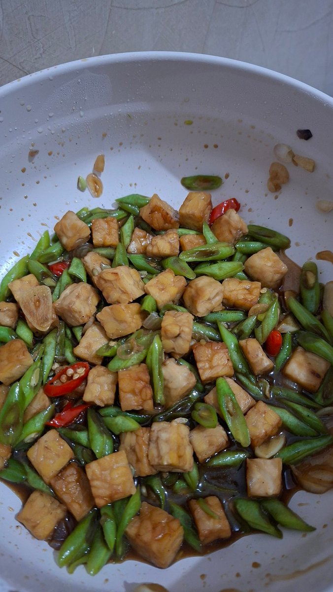 vanillaiskim's tweet photo. hari ini masak tumis buncis lagiyy ngabisin sisa bahan kemaren https://t.co/7IJccjOQgj
