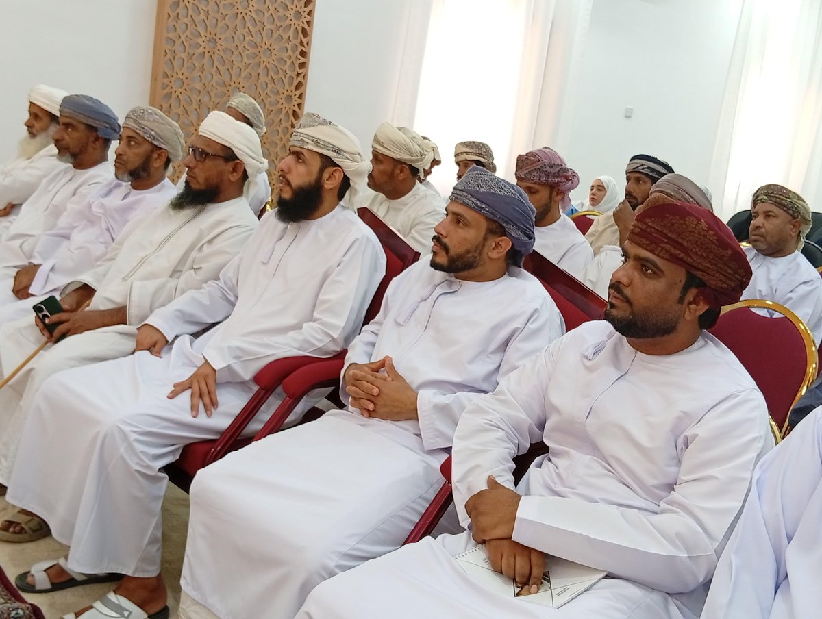 SPF_Oman's tweet photo. بهدف تعزيز المعرفة بمنظومة الحماية الاجتماعية، 
نظمت دائرة الحماية الاجتماعية بمحافظة شمال الشرقية بالتعاون مع مستشفى وادي بني خالد لقاء تعريفي للمؤمّن عليهم العاملين في المؤسسات الحكومية والخاصة بالولاية 🤝

كما حضر اللقاء عدد من المستفيدين بخدمات الصندوق 

#صندوق_الحماية_الاجتماعية