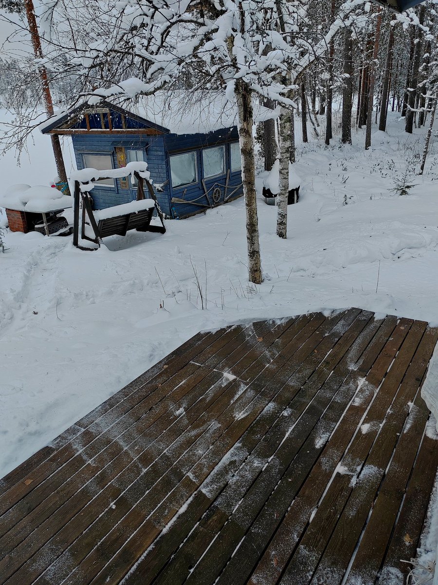 ElseKruskopf's tweet image. Hyvää huomenta tiistaita. En muista koska olisi ollut tällaista höttölunta. Kevyesti sujui terassin putsaus+muut👍 Jalo  virittäytyy laskiaistiistaihin ❤️🐱 #Finland #Jaala #cottage #Wintervibes #Catsoftwitter #Jalo #StandWithUkraine️ 💛 💙 🇺🇦