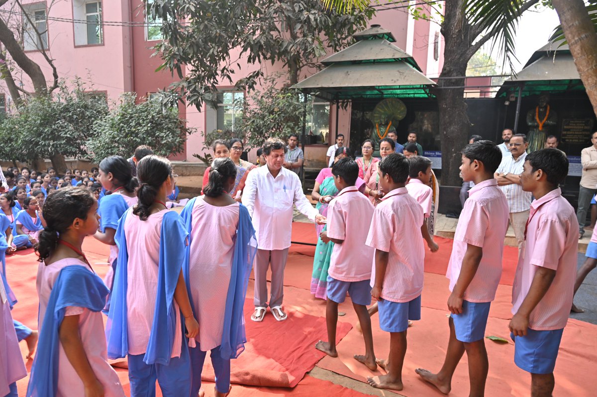 P_R_SAHOO's tweet photo. 1,100 girls | 1,000 boys | A legacy of 100% success.
Kudos to Dr. Achyuta Samanta for his visionary leadership and personal encouragement to the students. I deeply admire this transformative model of inclusive education.
@ksombbsr, @KIITUniversity, Wishing all examinees good luck https://t.co/IBSnxYZVrw