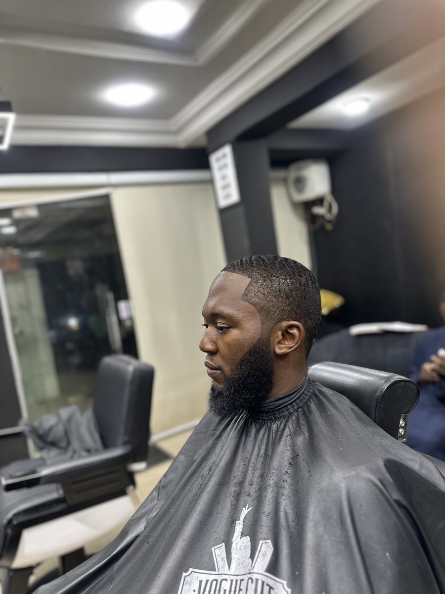 Voguecut's tweet photo. Clean Lowcut #femalebarber https://t.co/4NNMyuWKVe