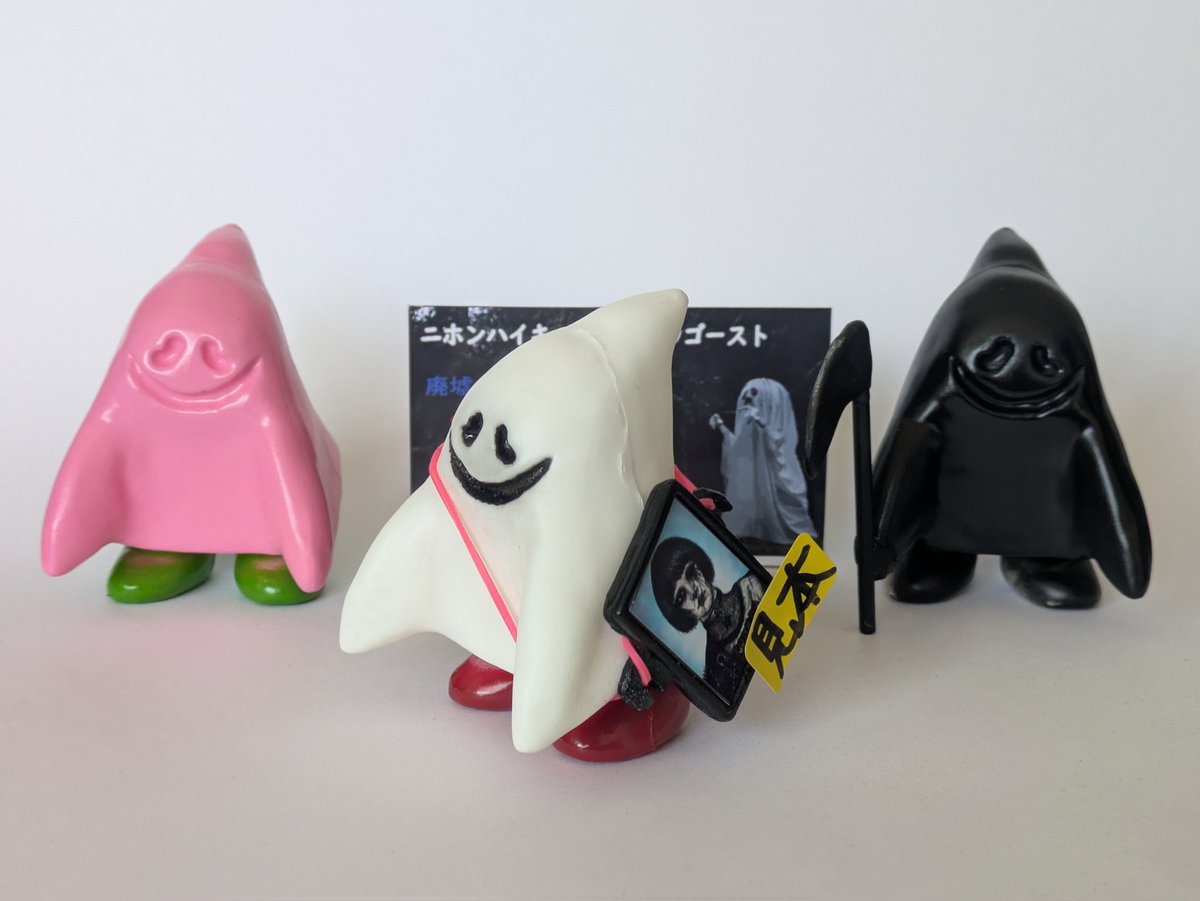 周りからよく見えるベランダの塗装スペースがまるで◯人の跡のようになってしまった。
怪しくない感じにしようとゴミ袋置いたらまるでこれでは頭部を⋯。

明日はイロリムラで終日在廊予定です。

フィギュアの名前がアドルーなのは、
本来クリス、ティンと3種類出す予定だったから（わかる人は強者）