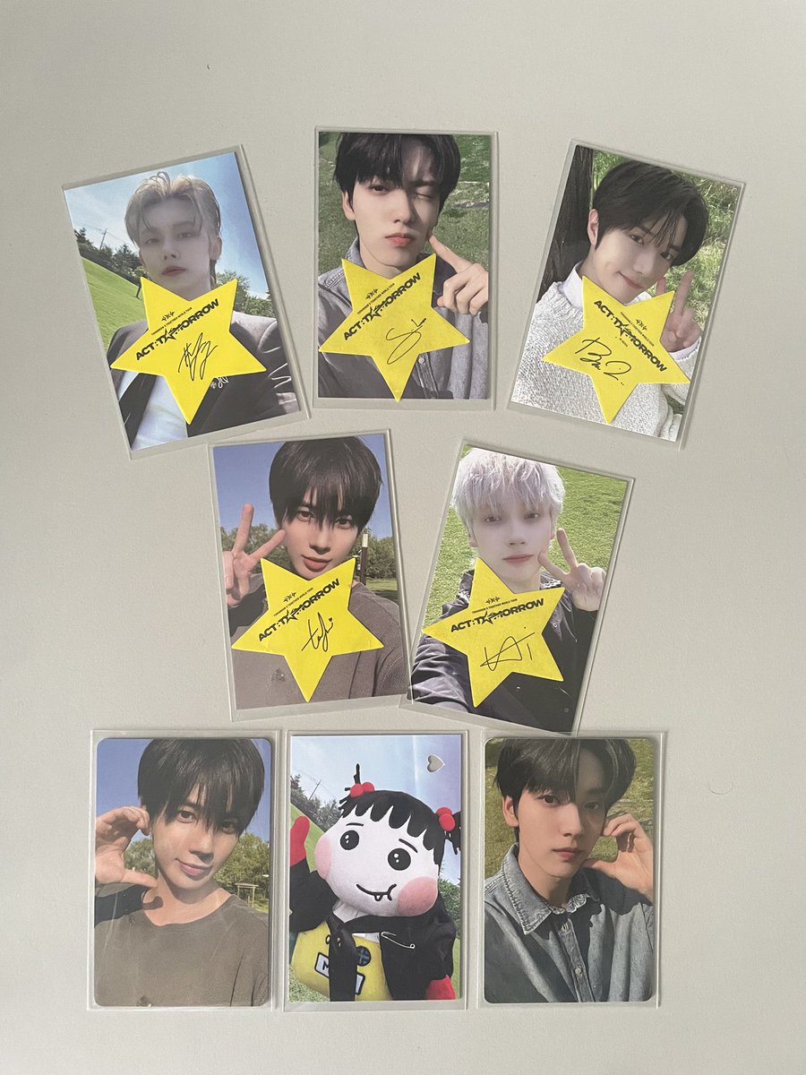 lunalovegyuu's tweet image. my first txt’s concert vs the recent txt’s concert 🫂 I’ll love you forever my 5  🤍