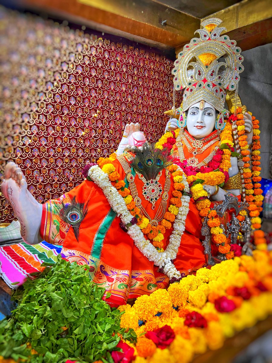श्री भालका तीर्थ (कृष्ण धाम), प्रभासक्षेत्र - गुजरात (सौराष्ट्र),
दिनांक: 17 फरवरी 2026, माघ कृष्ण अमावस्या - मंगलवार
मध्याह्न शृंगार
01267768

श्री कृष्ण के अंतिम लीला स्थान भालका तीर्थ पहुंचने  के लिए लोकेशन लिंक:🛕📍
maps.app.goo.gl/35wXDoPay5TqrP…