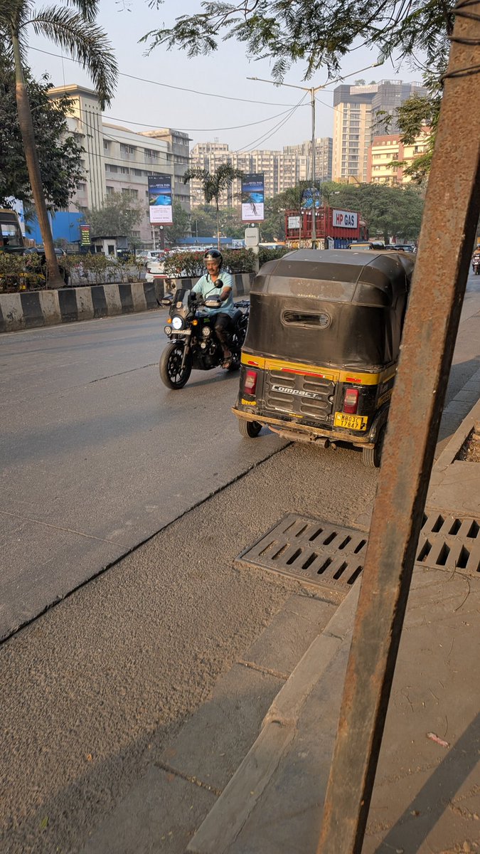 flying_reddevil's tweet photo. @MTPHereToHelp This is next to asian heart hospital. The road that leads from Kalina to BKC. Vehicles drive on the wrong side. I was almost hit twice while dropping my son to school. Had even complained to BKC police station. Nothing happens https://t.co/WJ9YlJqr13