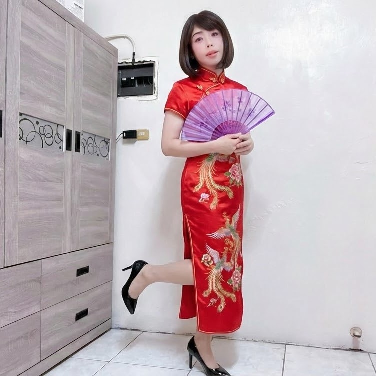Red31836219's tweet photo. 別看我穿這樣，我可是來「馬」上發財的！💰 #AI美女 #偽娘 #新年快樂 https://t.co/tCpYgppbNT