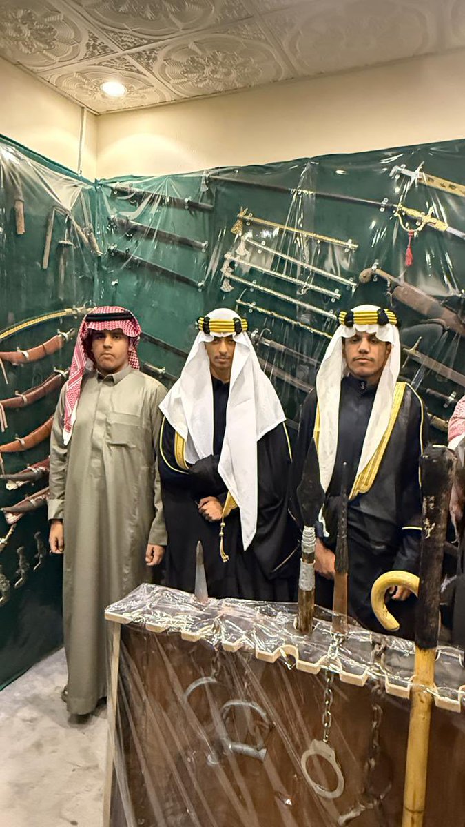 Tabuk_Priv_high's tweet photo. نفخرُ بجذورنا ونبني مستقبلنا ..
تحتفي   #ثانوية_تبوك_الأهلية 
بذكرى #يوم_التأسيس تحت شعار #يوم_بدينا ويأتي ذلك إيمانًا بدور تعزيز الانتماء، والروح الوطنية لدى أبنائنا الطلاب الذي نستذكر فيه مجد الماضي ونفخر بجذورنا الراسخة ونستلهم مسيرة وطن عظيم 🇸🇦🇸🇦 https://t.co/fhhA6TpVRo