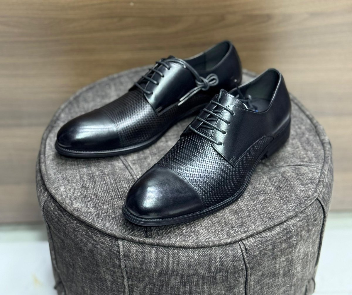 Ougandain's tweet photo. Gentlemen’s shoes. https://t.co/KUOJNX5kNH