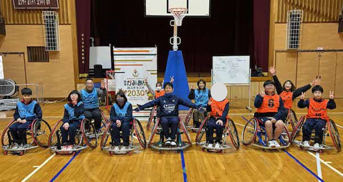 島根県立松江養護学校で、１月23日（金）に高等部２年生、１月26日（月）に高等部１年生のクラスで、車いすバスケットボールの体験授業を実施しました✨🙌🏀

詳細はこちら（大会HP）▼
shimane-kamiari2030.jp/news/news_info…

#島根かみあり #全スポ