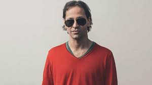 🚨 ÜNLÜLERE YÖNELİK UYUŞTURUCU SORUŞTURMASI

🌐 Dijitalin XQ nabzı.

🔴 Ünlü isimlere yönelik yürütülen uyuşturucu soruşturması kapsamında, Duman grubunun solisti Kaan Tangöze gözaltına alındı.

⚡ XQ Analizi:
🎤 Sanat dünyasında “dokunulmazlık” algısı bir kez daha sorgulanıyor.