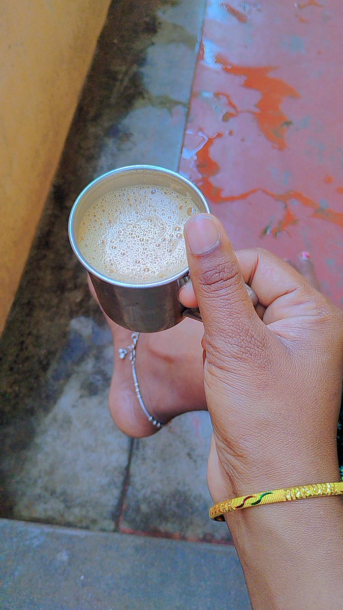 kavinila_krn's tweet photo. யாராவது டீ போட்டு தாங்களேன்..
அட நம்மளே தான் போட்டுக்கனுமோ.. #விதி.. 😒😒
#Tea_Lover #Tea_Break https://t.co/Wp8I34OhSK