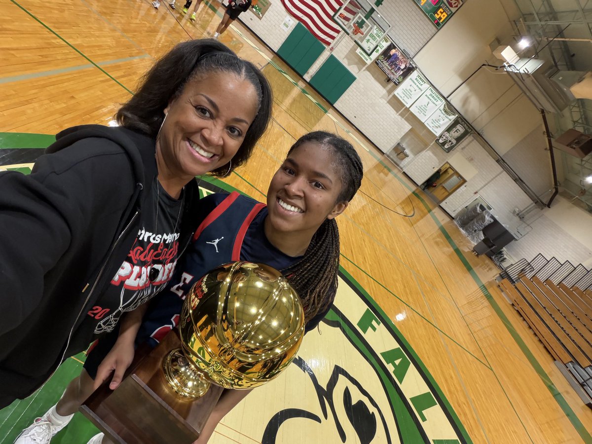 AniKa Faye tweet media