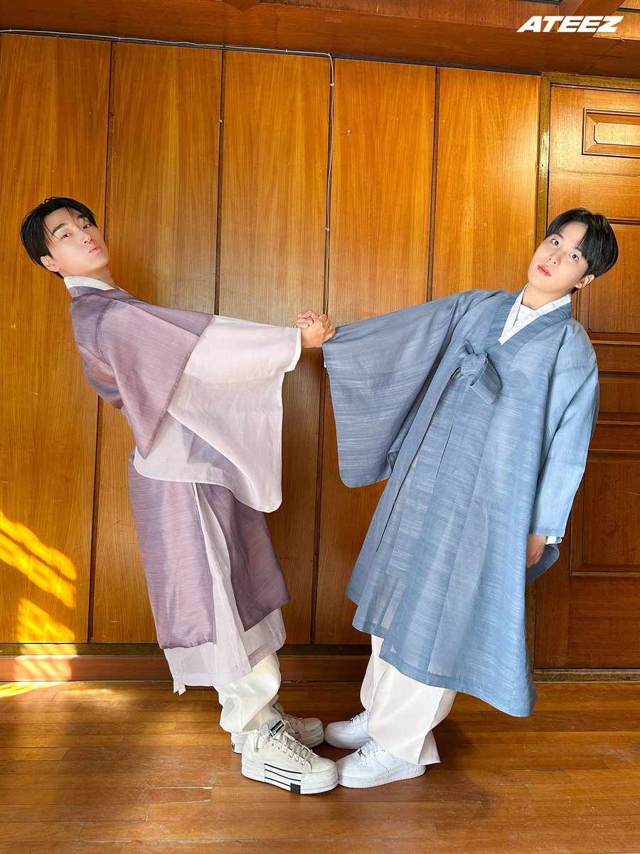 wyexpert's tweet photo. my yoga instructors weird as hell https://t.co/TOG7vd7doN