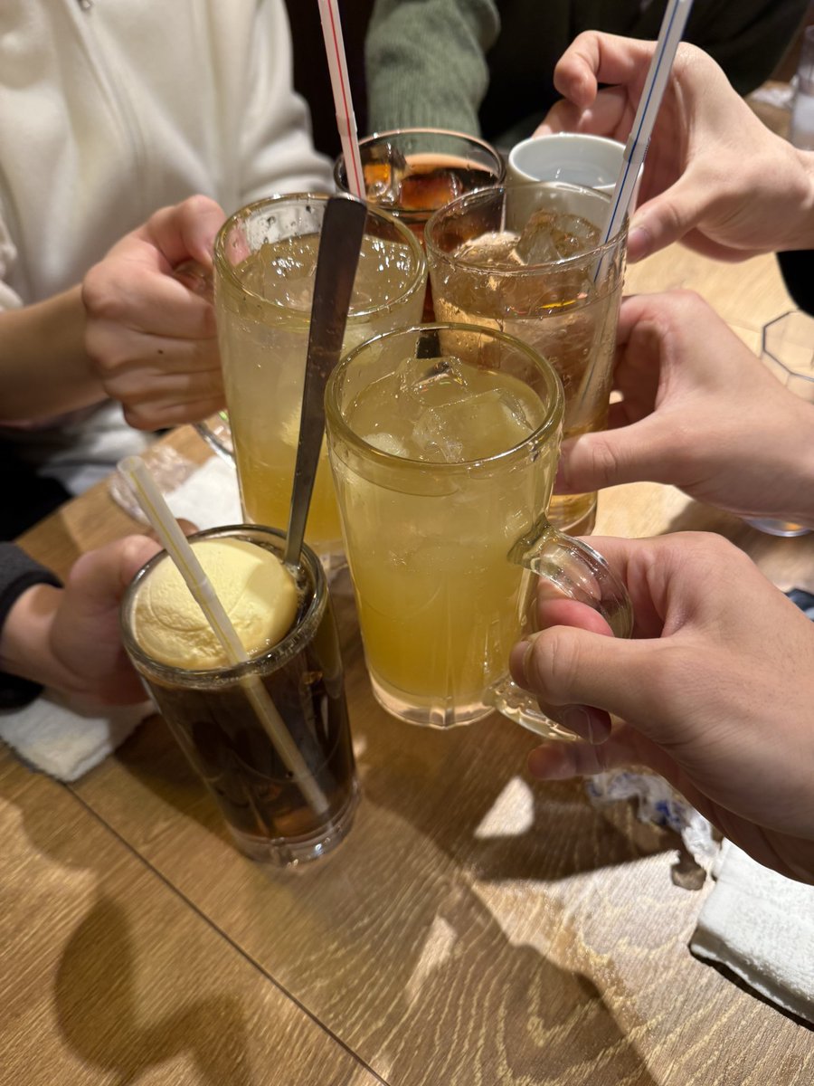 StPaulOtoge's tweet photo. こんにちは！哀夢想です！
1月の集会の報告です！
この日はダーツをやった後に音ゲーをやりました！
また、音ゲーは弐寺やボルテ、ゲキチュウマイなど、皆さまざまな機種をやっているので、色々教えてもらったりしてとても嬉しかったです！ https://t.co/hIif2XTtgX