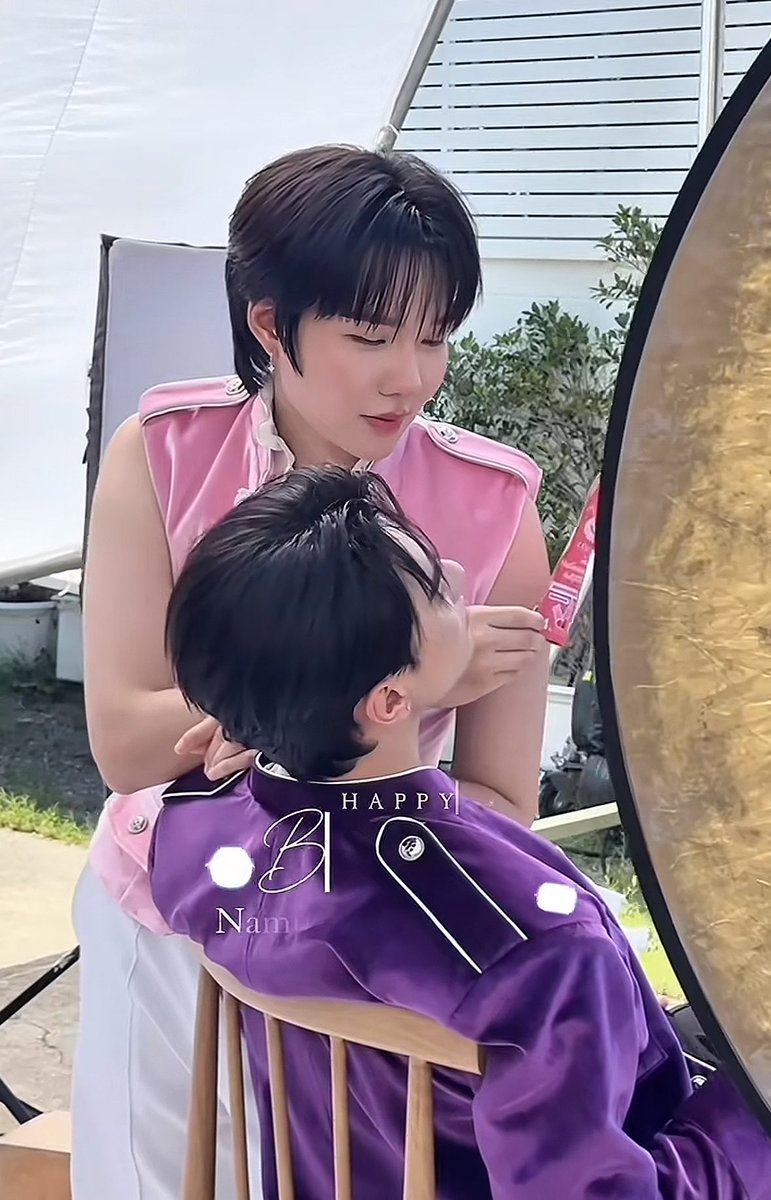 butterrson1's tweet image. หาาาาาาาาาาาาาาา คันหัวๆๆๆ คุณลีกับยัยวิเวียนงานเลี้ยงปีใหม่บริษัทมาก