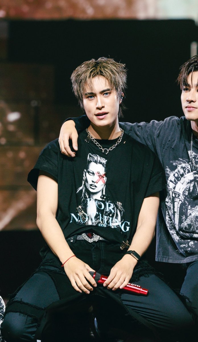 babyppooh_'s tweet photo. อยากเห็นร่างนี้ด้วยตาเนื้อว่ะ https://t.co/AYwU4DIbsq