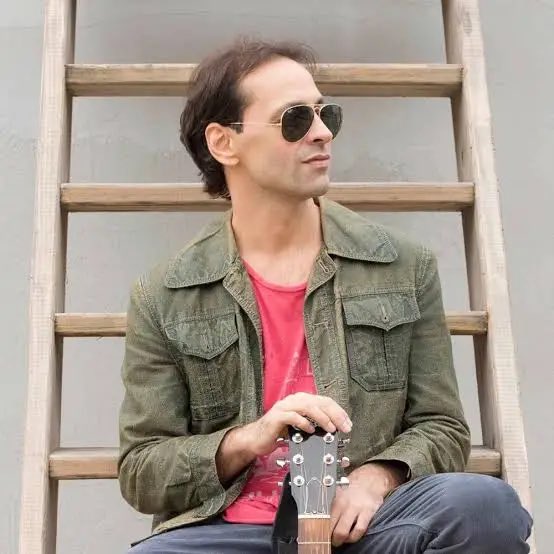 İstanbul Cumhuriyet Başsavcılığı’nın yürüttüğü uyuşturucu soruşturmasında 
Terzi isimli mekan işletmecisi Hakan Tunçelli, şarkıcı Murat Dalkılıç, Duman grubu solisti Rıza Kaan Tangöze ve Bonivex işletmecisi Murat Öztürk’ün aralarında bulunduğu 17 kişi gözaltına alındı.