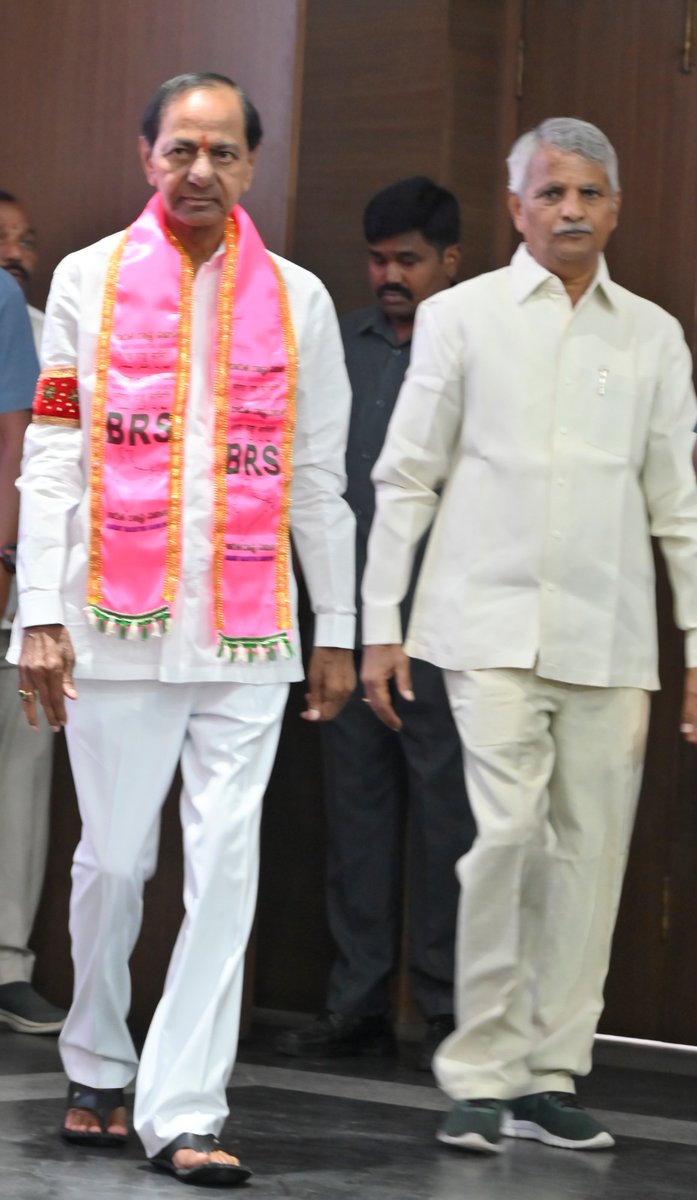 "దశబ్దాల అలుపెరగని పోరాటంతో, కోట్లాది మంది కలల స్వప్నమైన స్వరాష్ట్ర స్వప్నాన్ని సాకారం చేసిన అపర భగీరథుడు, ,
 మన ప్రియతమ నేత శ్రీ #కల్వకుంట్లచంద్రశేఖర్_రావుగారికి #హృదయపూర్వకజన్మదినశుభాకాంక్షలు.
​తెలంగాణ అస్తిత్వానికి ప్రతీకగా, రాజకీయ చదరంగంలో అజేయ శక్తిగా నిలిచి, అసాధ్యమన్న