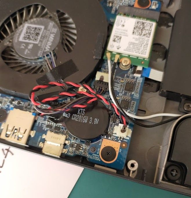 パソコンのCMOS電池が切れてて時刻合わせが毎度めんどいな～と思っていたら、ついに起動するたび心臓に悪い画面が表示されるようになってしまったので、電池交換しました。元々入ってたのはCR2016だったけど、電池スペースに余裕もあったし2032の方が安かったので2032にしました。これでBIOS君に煩わさ