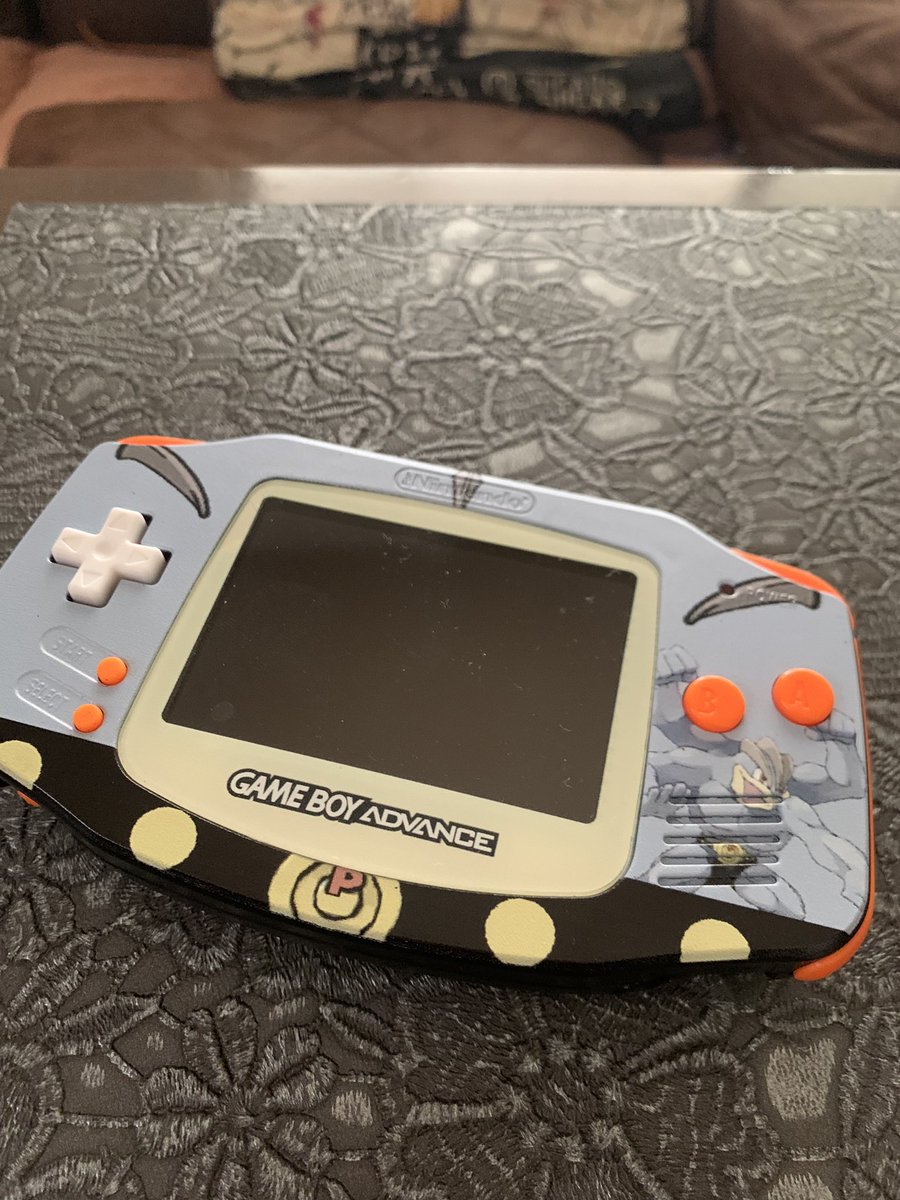CSM2D's tweet image. カスタムGBAの背面はこんな感じになってます