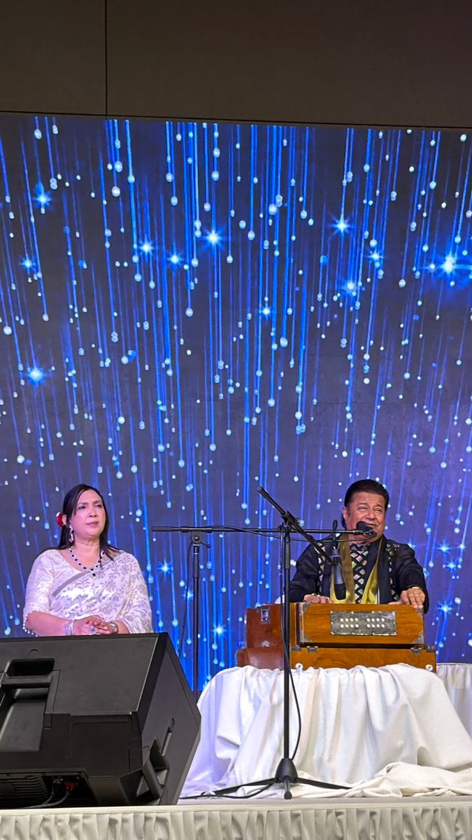 anupjalota's tweet image. Sharing some beautiful glimpses from an unforgettable evening in Qatar ✨💖
Every moment on that stage was filled with love, music, and pure magic.
#QatarDiaries #DohaEvents #LiveInConcert #StageMoments #MusicMagic #GratefulHeart #InternationalShows #EventGlimpses #Blessed