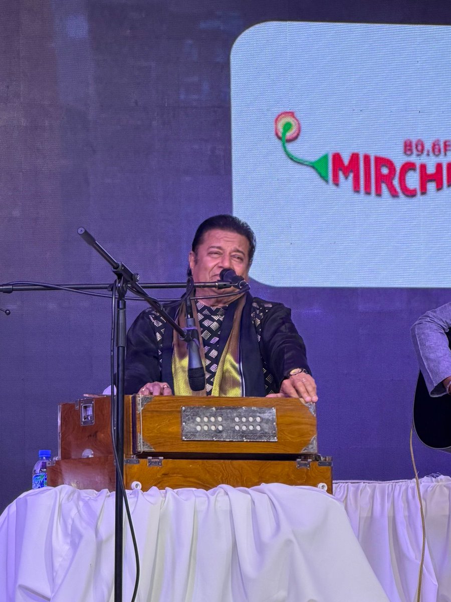 anupjalota's tweet image. Sharing some beautiful glimpses from an unforgettable evening in Qatar ✨💖
Every moment on that stage was filled with love, music, and pure magic.
#QatarDiaries #DohaEvents #LiveInConcert #StageMoments #MusicMagic #GratefulHeart #InternationalShows #EventGlimpses #Blessed