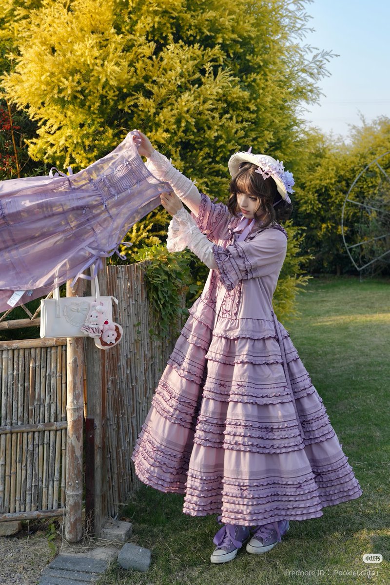 19日まで 透き通るような夏の風が感じられる、ロマンティックなドレス