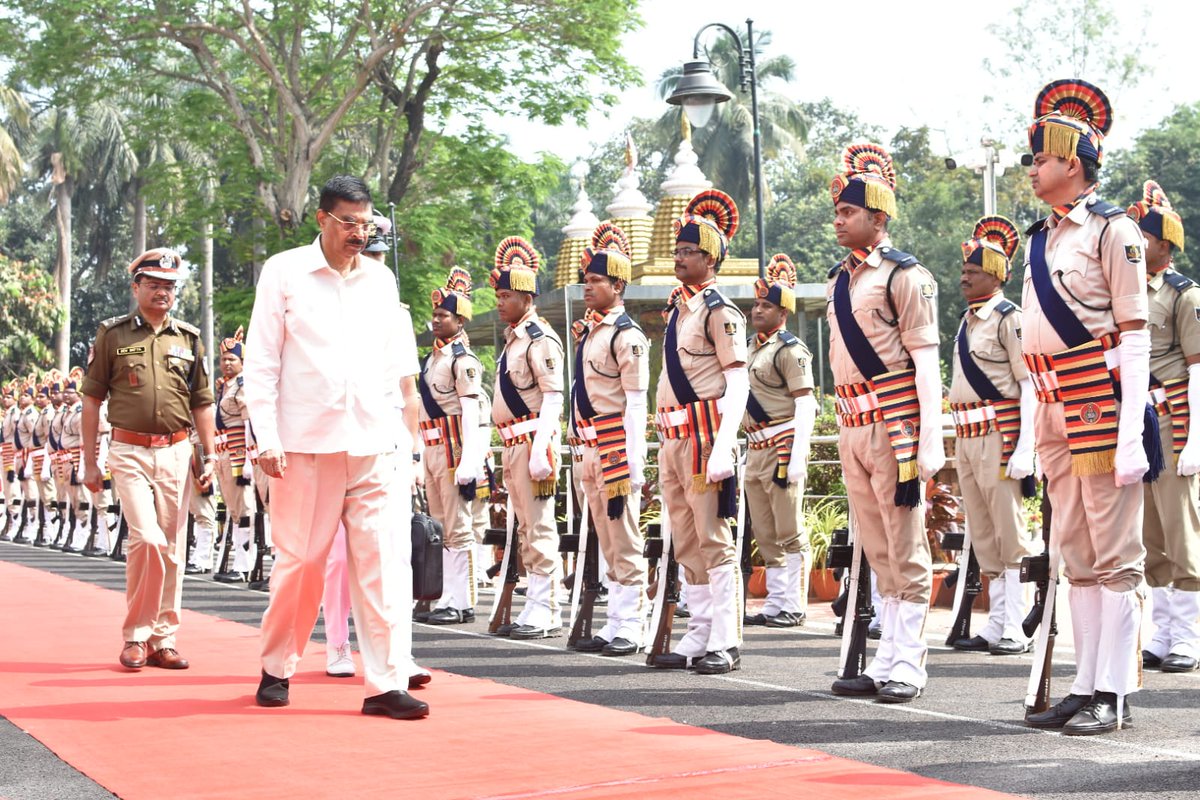 sambad_odisha's tweet image. ଆଜିଠୁ ଆରମ୍ଭ ହେଉଛି ବଜେଟ୍ ଅଧିବେଶନ । ବିଧାନସଭାରେ ପହଞ୍ଚିଲେ ରାଜ୍ୟପାଳ ହରିବାବୁ କମ୍ଭମପାଟି ।
#Sambad #Assembly #Odisha #HariBabuKambhampati