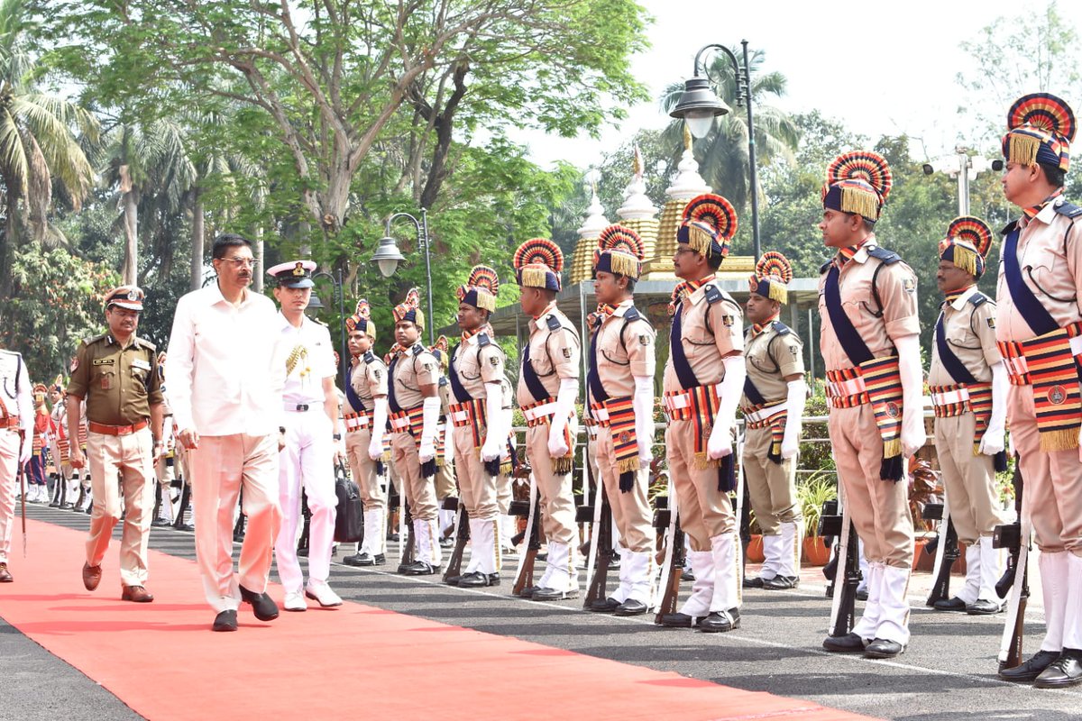 sambad_odisha's tweet image. ଆଜିଠୁ ଆରମ୍ଭ ହେଉଛି ବଜେଟ୍ ଅଧିବେଶନ । ବିଧାନସଭାରେ ପହଞ୍ଚିଲେ ରାଜ୍ୟପାଳ ହରିବାବୁ କମ୍ଭମପାଟି ।
#Sambad #Assembly #Odisha #HariBabuKambhampati