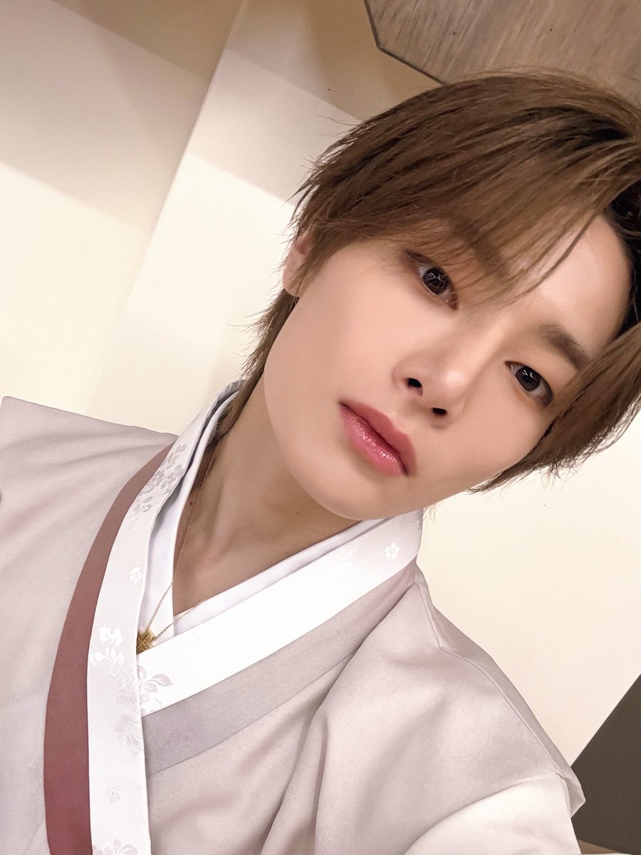 Stray_Kids's tweet image. 해피 설날🥰

#한 #HAN
#필릭스 #Felix
#승민 #Seungmin
#아이엔 #I_N

#StrayKids #스트레이키즈
#YouMakeStrayKidsStay