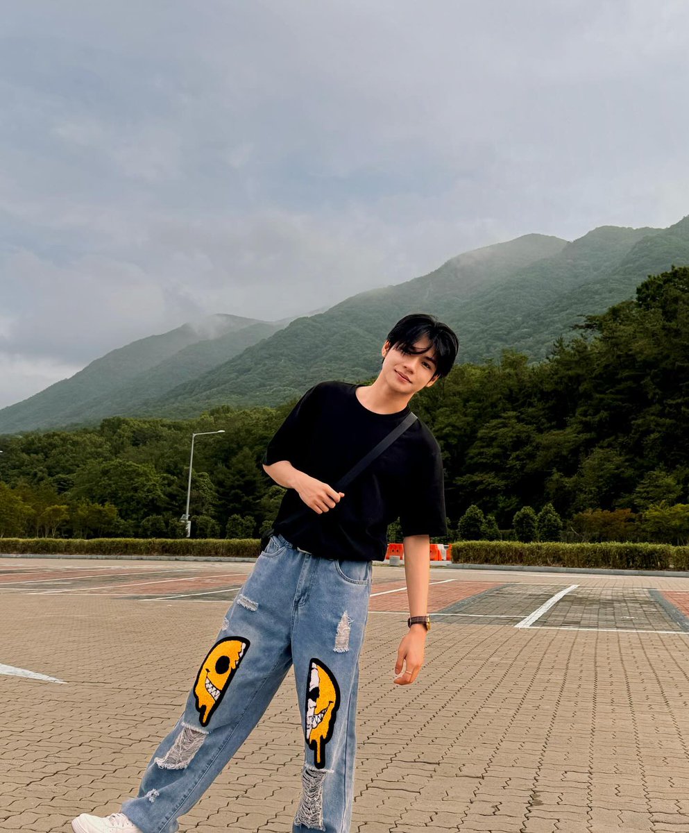 HORI7ON Kim celebrates his birthday today. 

<a href="/HORI7ONofficial/">HORI7ONofficial</a> #HORI7ON #HORI7ON_KIM